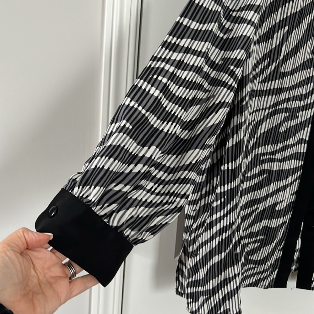 Bob Mackie 100% Silk Black and White Striped Blouse - Size 1X - Picture 5 of 7